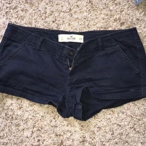 Hoisted dark navy shorts